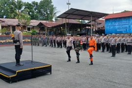 Polresta Manokwari sebar 103 personel ke lima pos pengamanan Nataru 2025