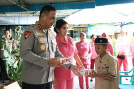 Kapolda Babel gelar Bakti Sosial Natal 2025 di panti jompo dan panti asuhan