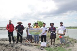 PT Bumi Andalas Permai salurkan bantuan mesin pemotong rumput ke desa binaan Kabupaten OKI