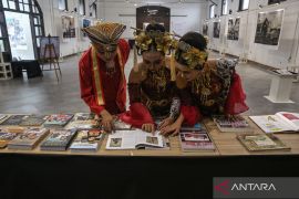 Pemerintah menyiapkan buku sejarah perjuangan mempertahankan kemerdekaan