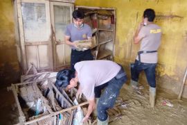 Personel BKO Polda Aceh bersihkan sekolah terdampak bencana