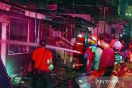 Lima orang tewas dalam kebakaran gudang produksi aksesoris di Penjaringan