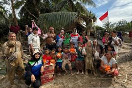 Video viral Zulkarnain antarkan relawan Pertamina Peduli tembus Kampung Sunting yang terisolasi