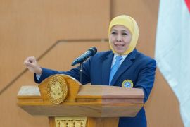 Khofifah dorong IKA Unair berperan orkestrator pembangunan daerah