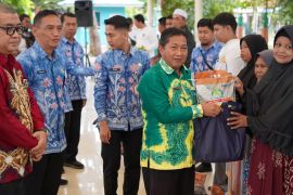 Dinsos HSS peringati HKSN dengan sunatan massal dan bansos