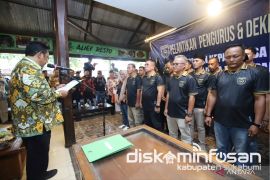 Bupati Sukabumi lantik paguyuban desa