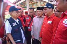 Wawako Padang dampingi Ketua Umum PMI tinjau lokasi bencana banjir di Batu Busuk