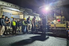 Bupati Garut tinjau proyek jalan untuk memastikan sesuai spesifikasi