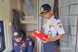 Ratusan bus ikut uji laik jalan di Terminal Kalideres