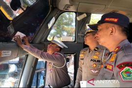 Tim gabungan periksa kelaikan angkutan umum di Pamekasan