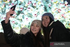 Indahnya Festival Tahun Baru, puluhan pohon cahaya hiasi kota di Astana