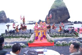 Pemkab Jember dan Perhutani jalin kerja sama kelola wisata pantai