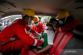 Tingkatkan kesiapsiagaan, PMI latih pertolongan pertama korban kecelakaan
