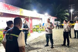 Kapolres periksa Posyan dan Pospam Nataru