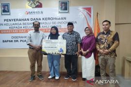 Bawaslu salurkan dana kerohiman untuk ahli waris Ketua Bawaslu Dompu