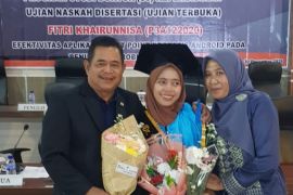 Fitri Khairunnisa raih gelar Doktor termuda di UNJA