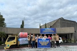 Rektor UNAND Tinjau Lokasi Banjir Bandang dan Longsor di Pesisir Selatan