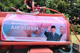 Senator Mirah Midadan Fahmid salurkan bantuan air bersih bagi korban banjir Bima