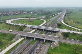 Arus kendaraan ke Cirebon melandai di H-3 Natal