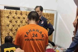 Reka ulang pembunuhan dosen di Bungo pelaku bunuh korban gunakan sapu