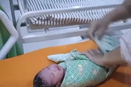 Bayi kembar lahir dengan selamat di tengah banjir Langkat