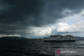 BMKG peringatkan gelombang tinggi dipicu Bibit Siklon Tropis 93S di Samudra Hindia