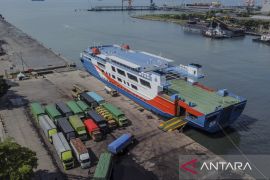 Pengalihan penyeberangan untuk truk di Pelabuhan Ciwandan