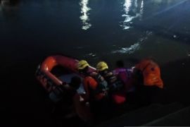 Tim SAR cari remaja tenggelam di Muara Sungai Kurau