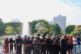 Pesepeda Surabaya salat ghoib untuk korban banjir Aceh dan Sumatera
