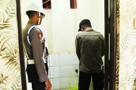 Personel Polresta Banjarmasin tes urine secara dadakan