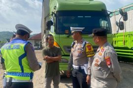 Polres Garut tertibkan truk yang dapat menyebabkan kemacetan di jalan