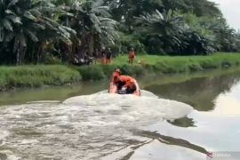 Tim SAR lakukan pencarian anak yang tenggelam di KBT Pulogebang
