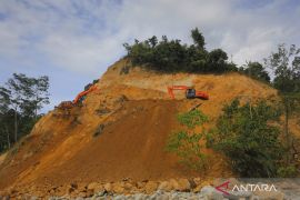 Pembuatan jalur alternatif jalan lintas provinsi pascabencana di Gayo Lues Aceh