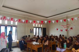 Tim UMPR berikan ekstrakurikuler Bahasa Inggris Kreatif bagi siswa