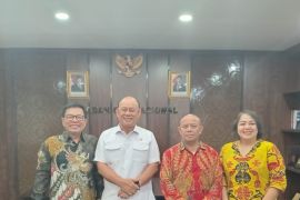 Aksi Kepala BGN main golf untuk donasi bencana alam