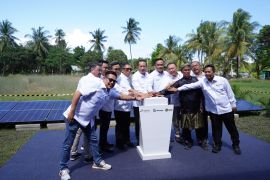 Luncurkan PLTS KDKMP Pertama, Kemenkop dan Pertamina &nbsp;NRE Siap Terangi Pulau Sembur
