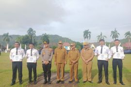 Bupati Bangka berikan penghargaan layanan SKCK
