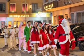 Christmas parade meriahkan liburan akhir tahun di Gading Serpong