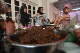 Rendang untuk korban bencana Sumatra Page 2 Small