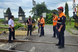 Daop 7 perkuat keselamatan di jalur kereta api dengan tilik lintas