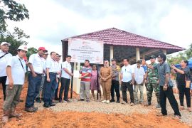 Komitmen bangun sosial, PT Kridatama Lancar serahkan CSR balai pertemuan di Desa Ayawan