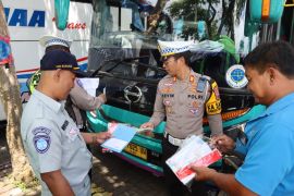 Polres Batu lakukan "ramp check" bus guna cegah kecelakaan saat akhir tahun