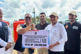 Wagub Kepri serahkan bantuan penanganan bencana di Aceh senilai Rp1,353 miliar