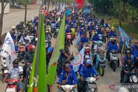 Menimbang dampak kenaikan upah