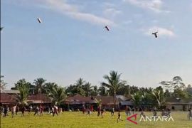 Warga Aceh Timur sambut bantuan "helibox" dengan suka cita