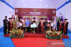 Wisuda 185 Sarjana, Rektor Unmuh Babel tekankan alumni jadi pribadi bermakna