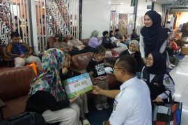 Peringati Hari Ibu, KAI Daop 6 Yogyakarta berikan apresiasi kepada penumpang