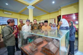 Menteri Fadli Zon  kemukakan pentingnya pembenahan tata pamer museum