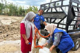 PNM salurkan air bersih di Aceh Tamiang