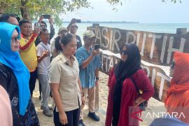 Wamenpar tinjau kesiapan wisata Anyer sambut libur Nataru 2026